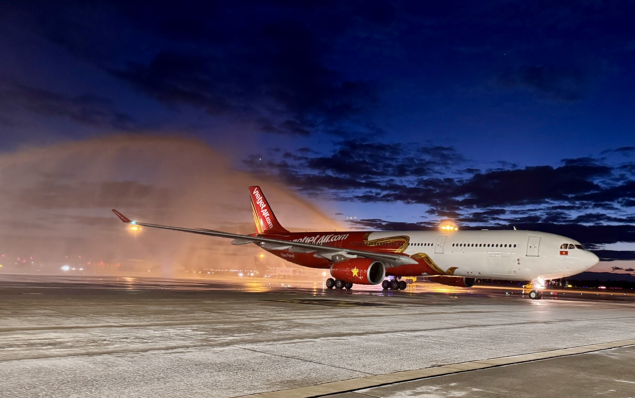 Vietjet touches down in Europe as Hanoi to Prague flights take off