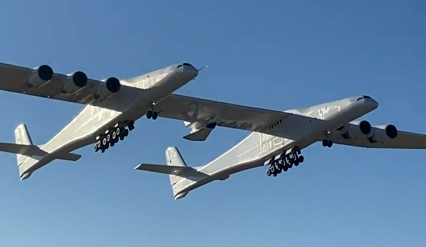 Giant Stratolaunch Roc Carries Spacecraft Aloft