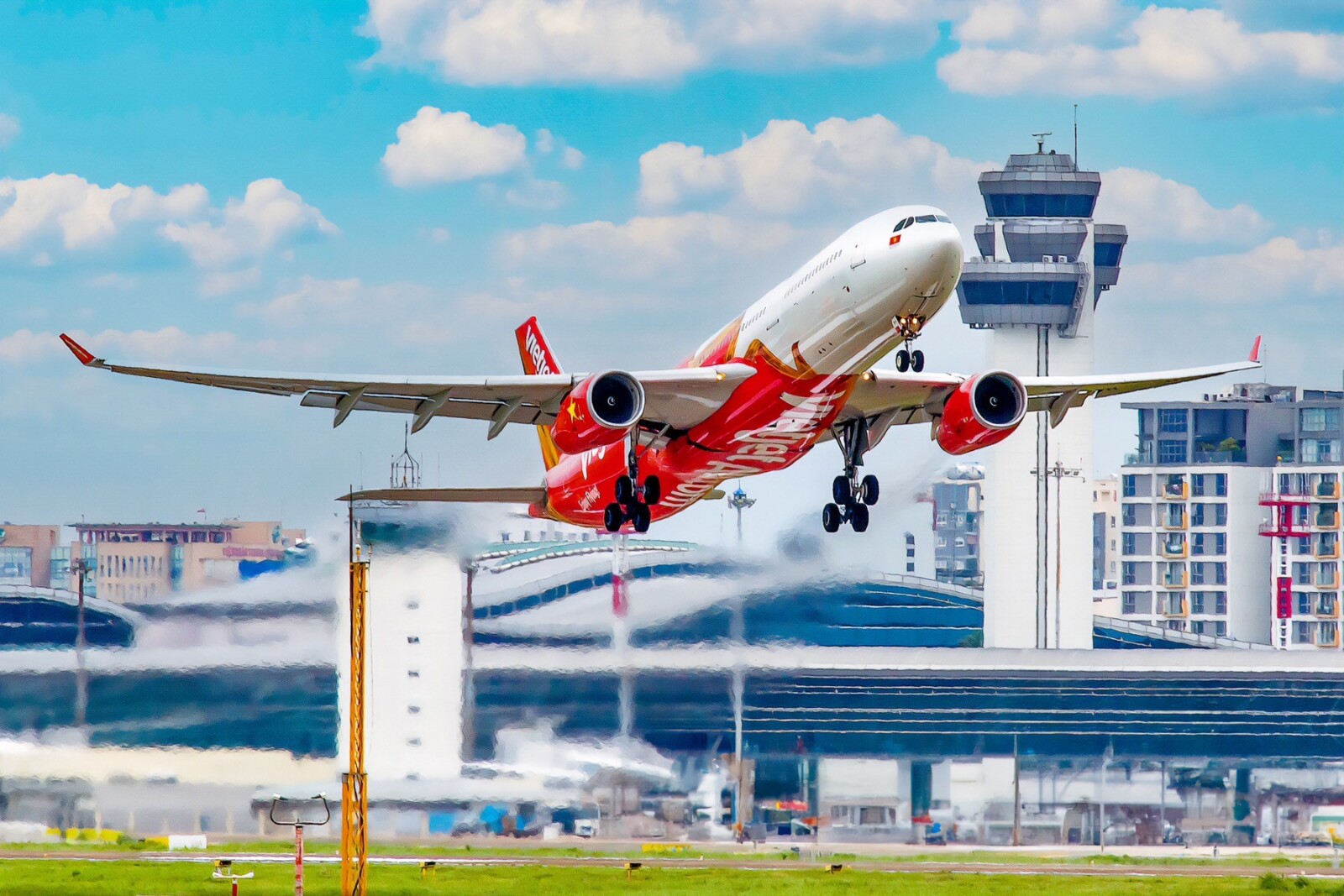 Vietjet’s revenue grows by 15% in H1/2024