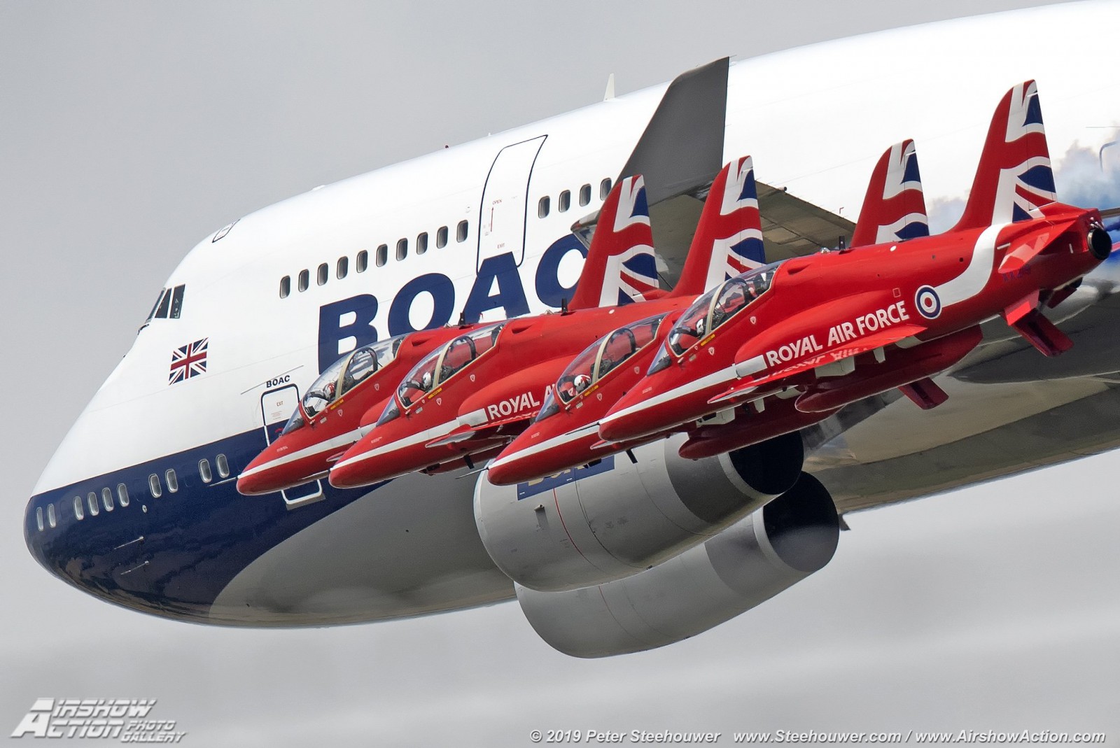 Striking Pictures Of British Airways Boac 747 And The Red Arrows 0269